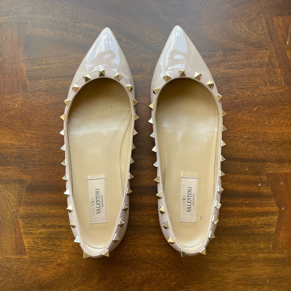 LIKE NEW Valentino Patent Rockstud Ballet Flat